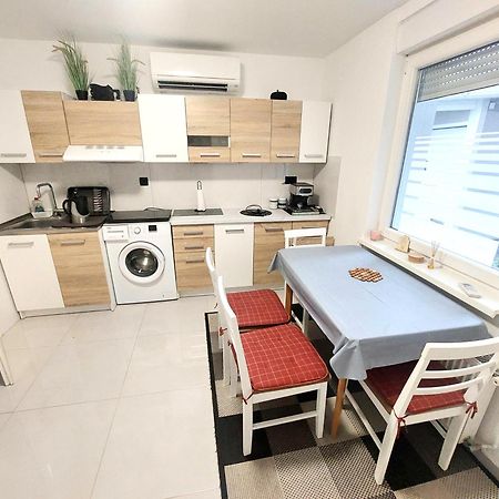 Jo-Ma Apartma - Safe Parking ลูบลิยานา ภายนอก รูปภาพ