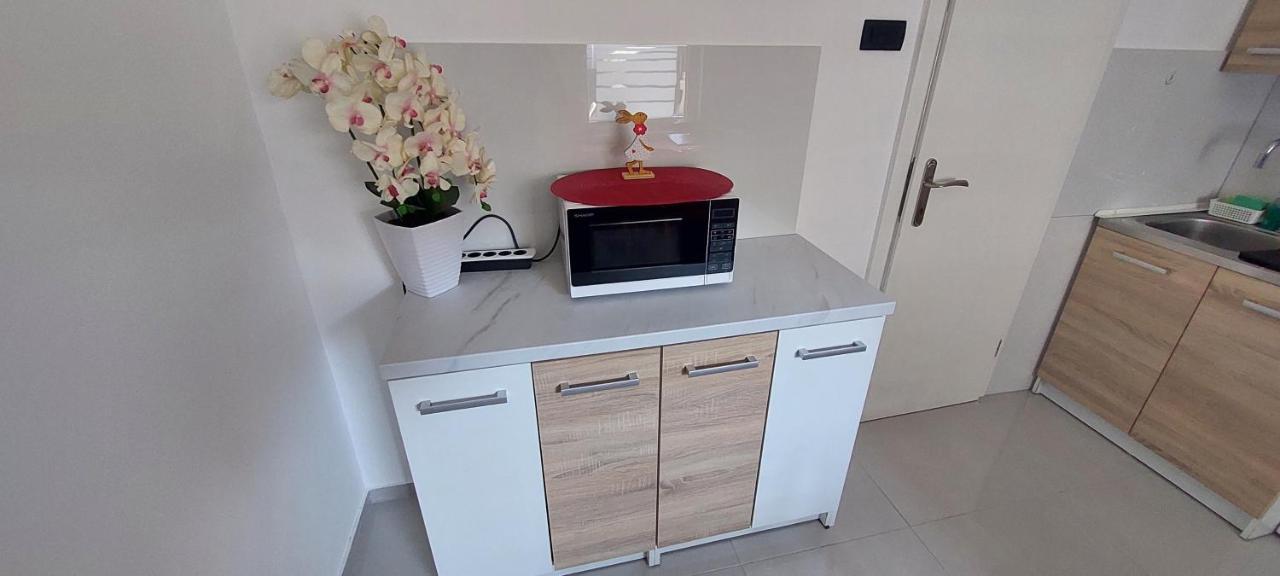 Jo-Ma Apartma - Safe Parking ลูบลิยานา ภายนอก รูปภาพ