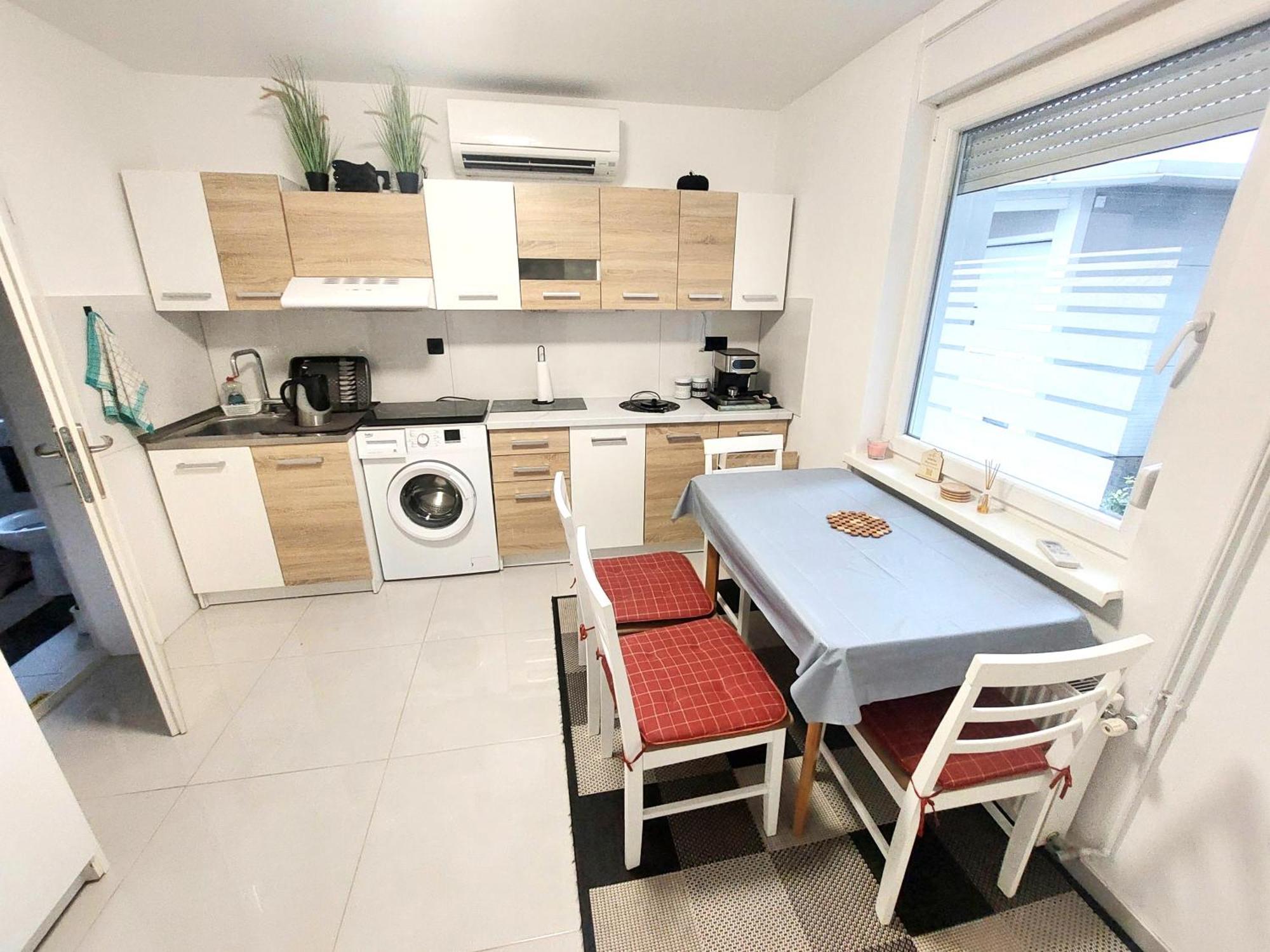 Jo-Ma Apartma - Safe Parking ลูบลิยานา ภายนอก รูปภาพ