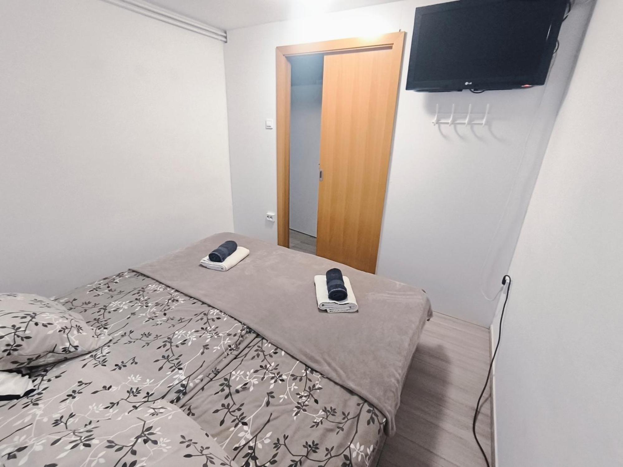 Jo-Ma Apartma - Safe Parking ลูบลิยานา ภายนอก รูปภาพ